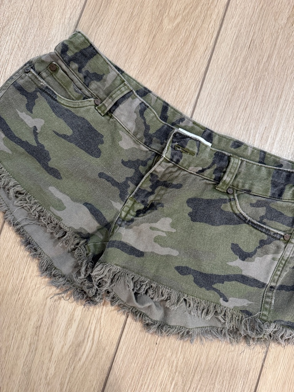 O’Neil Micro Camo Cut Off Shorts Sz 7 Grunge Y2K Trendy Distressed
